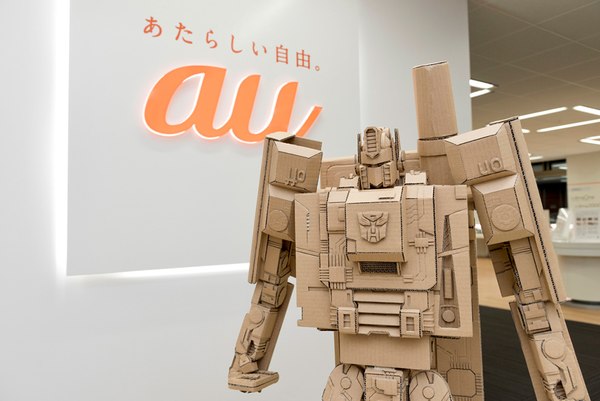 AU Infobar Optimus Prime   Cardboard Sculpture By Artist Monami Ohno  (20 of 21)